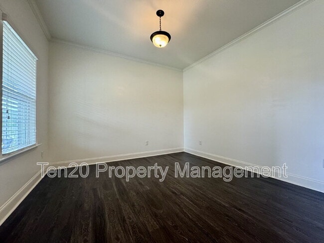 Building Photo - 5037 Lexington Ln