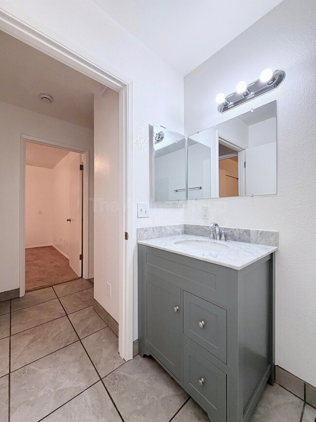 Building Photo - 12220 SW Longhorn Ln