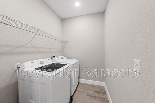Building Photo - 16207 San Donato Pl