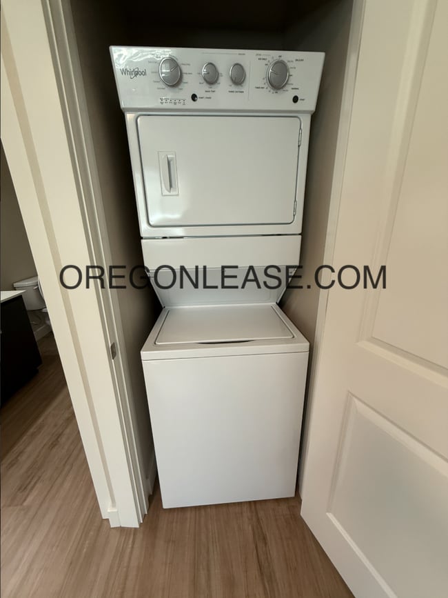Building Photo - Newer 2-Bedroom Apartment located off Jasper rd in South Springfield