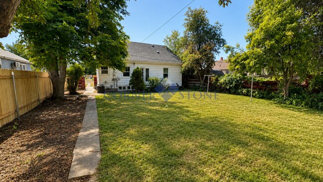 Building Photo - Large Spacious Home in Nampa!