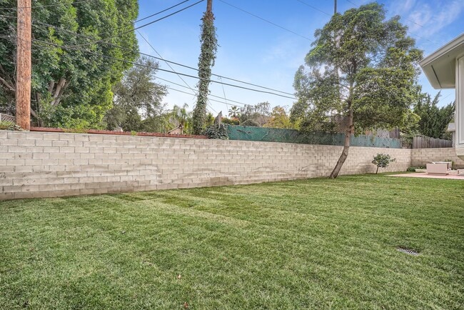 Building Photo - 3766 Willowcrest Ave