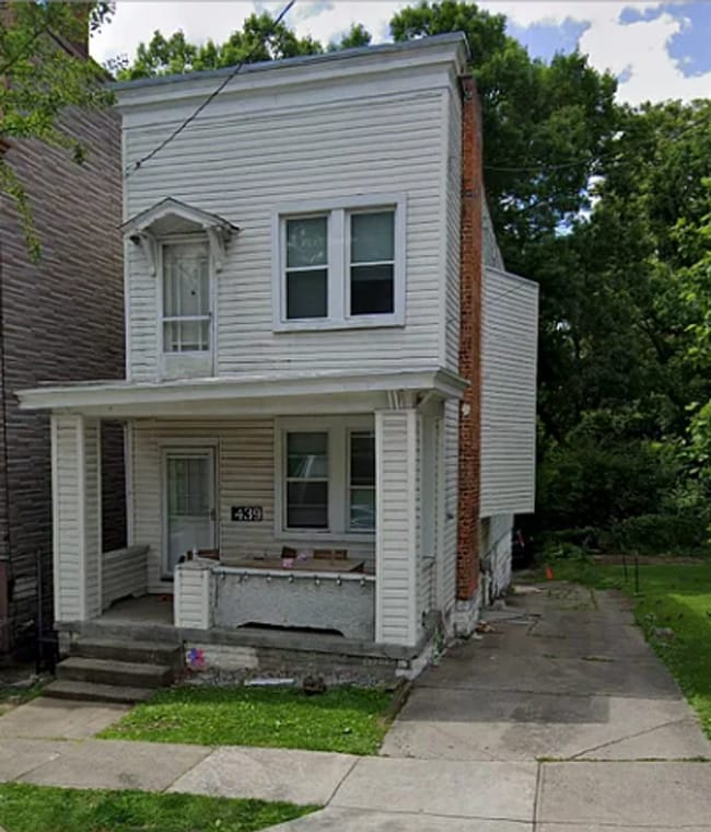 Building Photo - 439 Warner St