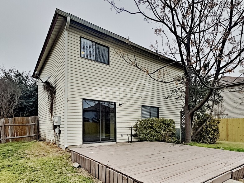Building Photo - 7810 Dueling Oak