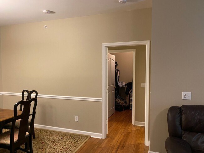 Building Photo - Pet-Friendly! Fantastic south charlotte location just minutes to everything!