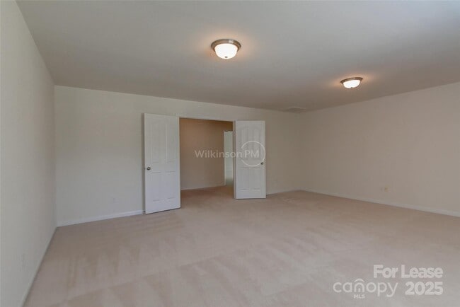 Building Photo - 9409 Pond Vista Court