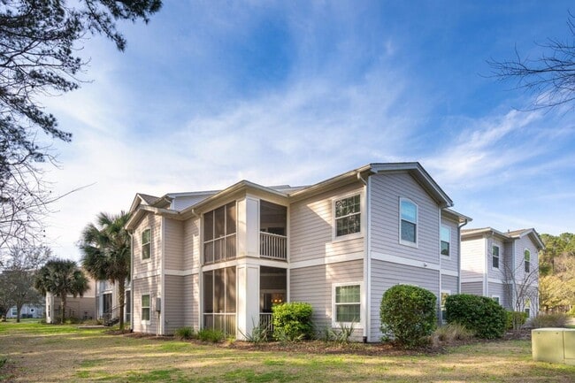 Building Photo - 2 Bedroom 1 Bath Condo in Park West - Mount Pleasant
