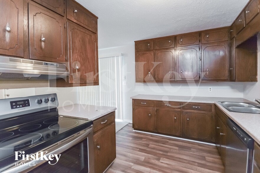 Building Photo - 2281 Briarwood Cir SW