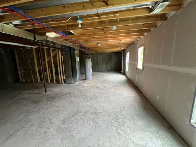 Building Photo - Newer Home in Lake Labadie Subdivision