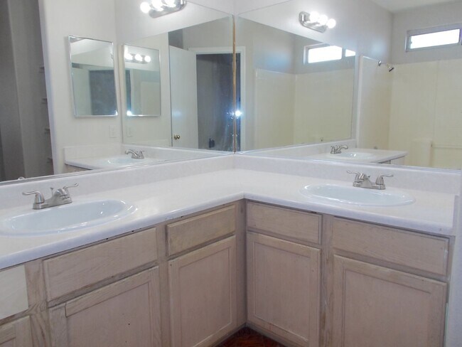 Building Photo - Spacious 4-Bedroom, 2.5-Bathroom Home with...