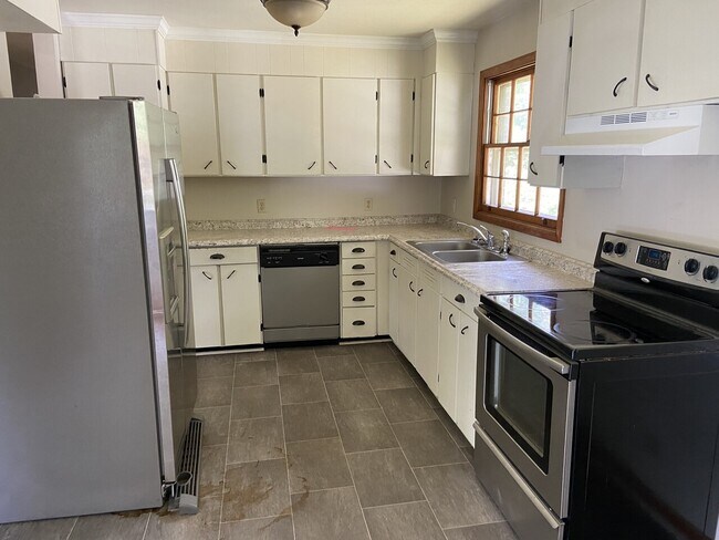 Building Photo - Rainbow Forest