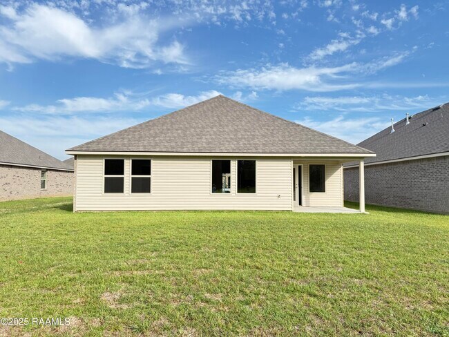 Building Photo - 112 Broussard Hl Dr