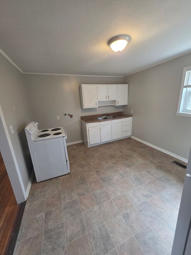 Building Photo - 4848 Berl St