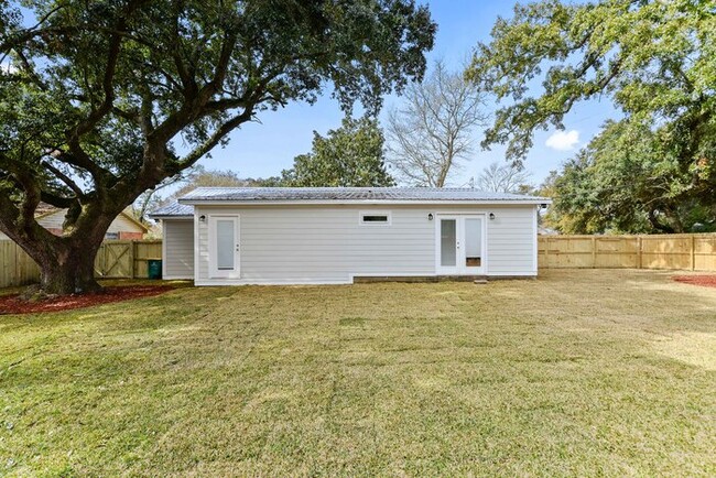 Building Photo - Beautiful 4/2 house in Pass Christian, MS