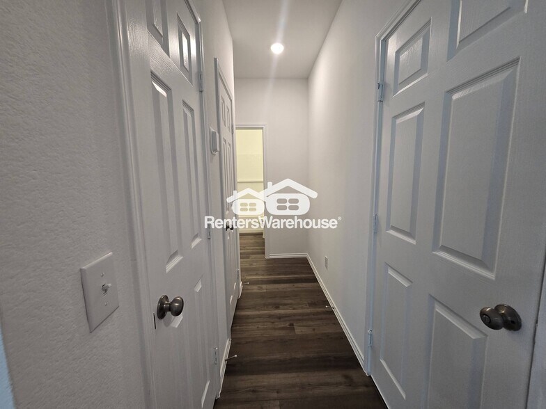 Building Photo - 2530 Carlow Ln