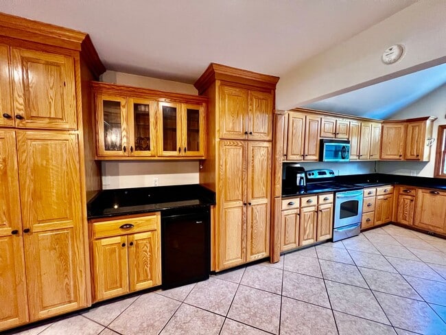 Building Photo - Brick ranch on half acre lot in Virginia Beach