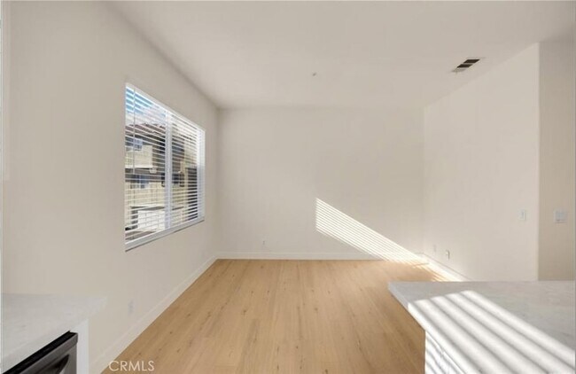 Building Photo - 123 S Orange Ave