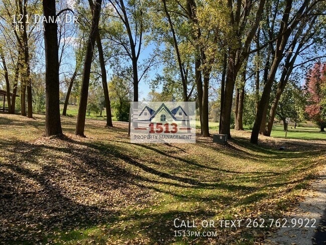 Building Photo - 121 Dana Dr