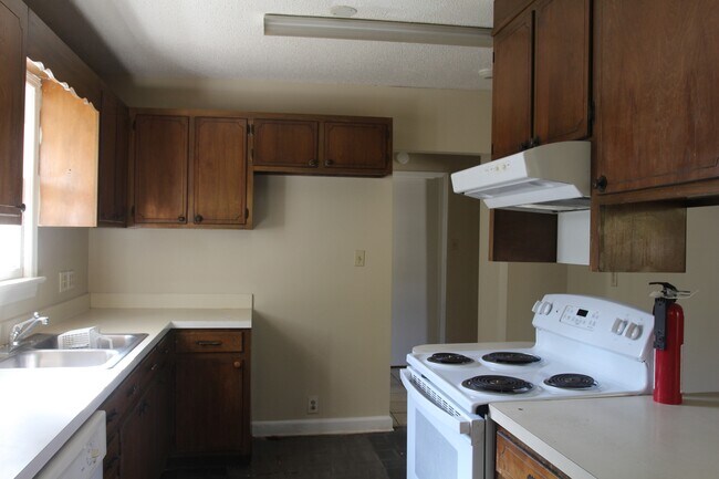 Building Photo - 956 South St