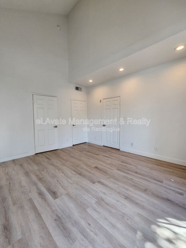 Building Photo - 14625 Dickens St