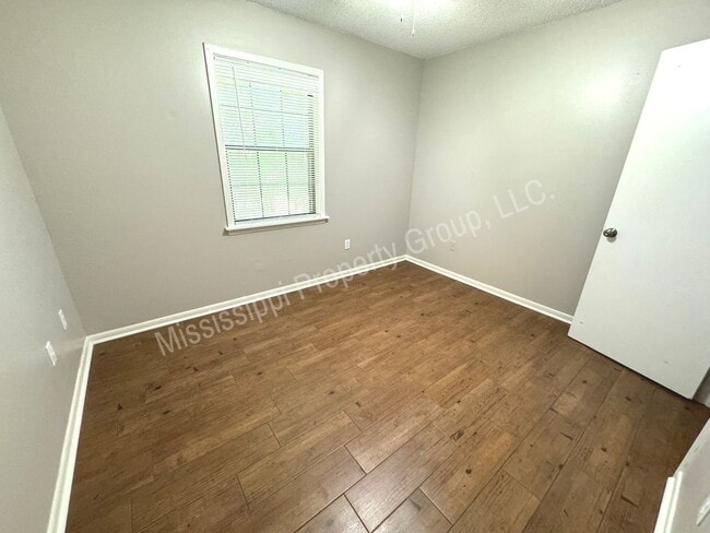 Building Photo - 3BR/2BA Home