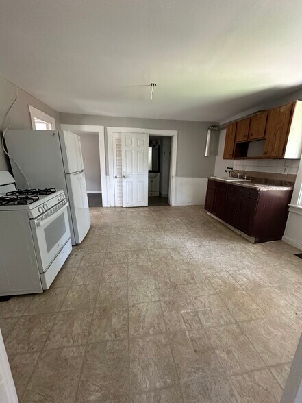 Primary Photo - 20 Pleasant St