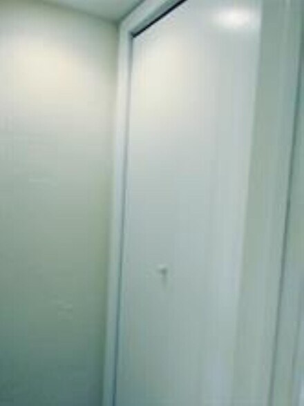 Building Photo - 1864 NE 46th St