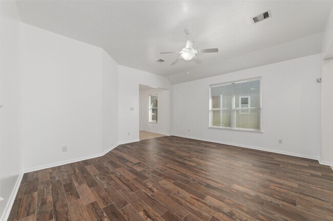 Building Photo - 9338 Logans Run Ln