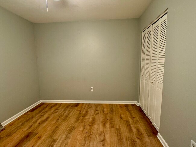 Building Photo - 114 Ingersoll Rd