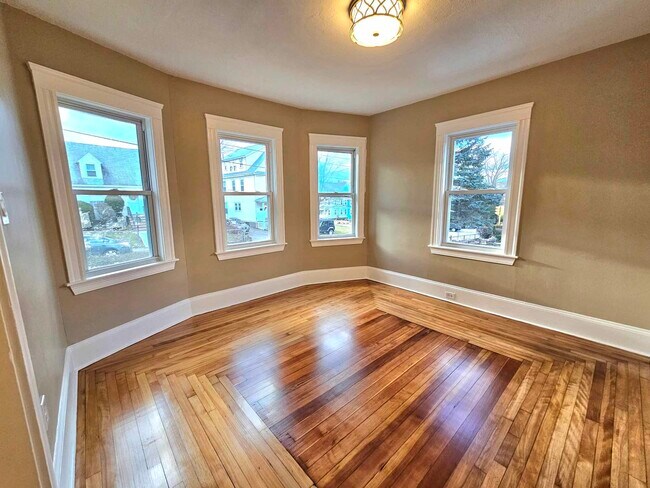 Building Photo - 10 Alton Rd