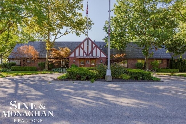 Building Photo - 744 Trombley Rd