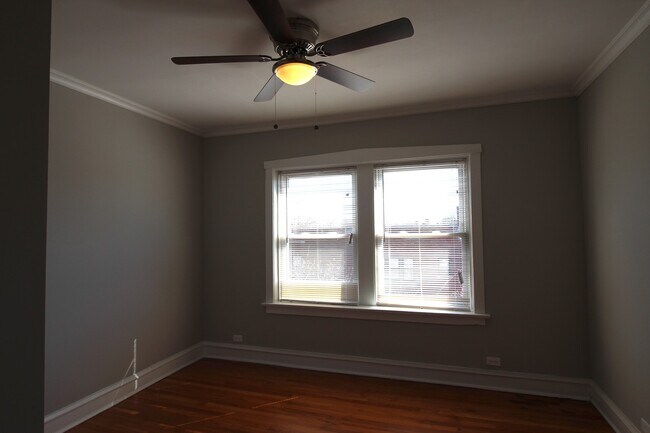Building Photo - 2 Bed / 1 Bath Rehabbed Apartment in Hermosa near Fullerton Bus, Restaurants & Shopping. Updated ...