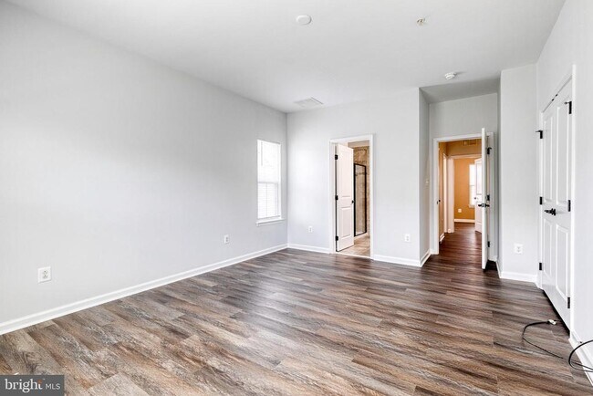 Building Photo - 613 Ravenwood Dr