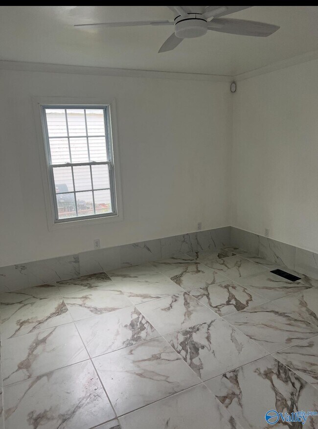 Building Photo - 3605 6th Ave SW