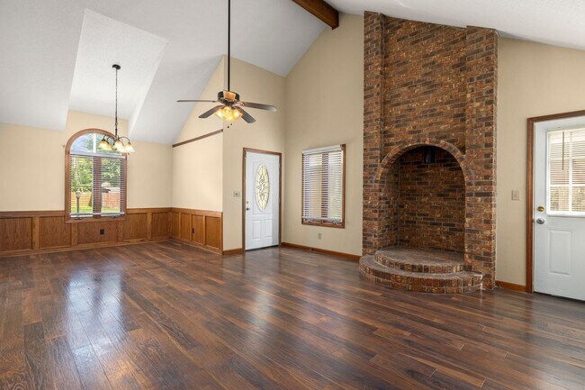 Building Photo - S1005-MF2