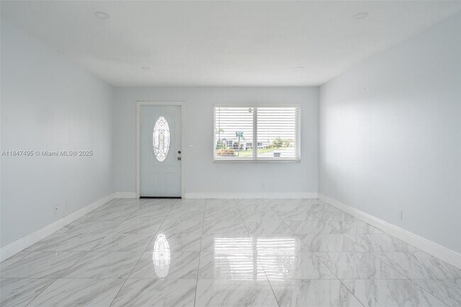 Building Photo - 2401 SW 11th Ave