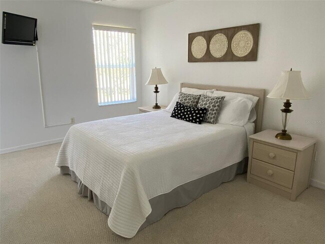 Building Photo - 1308 S Beach Cir