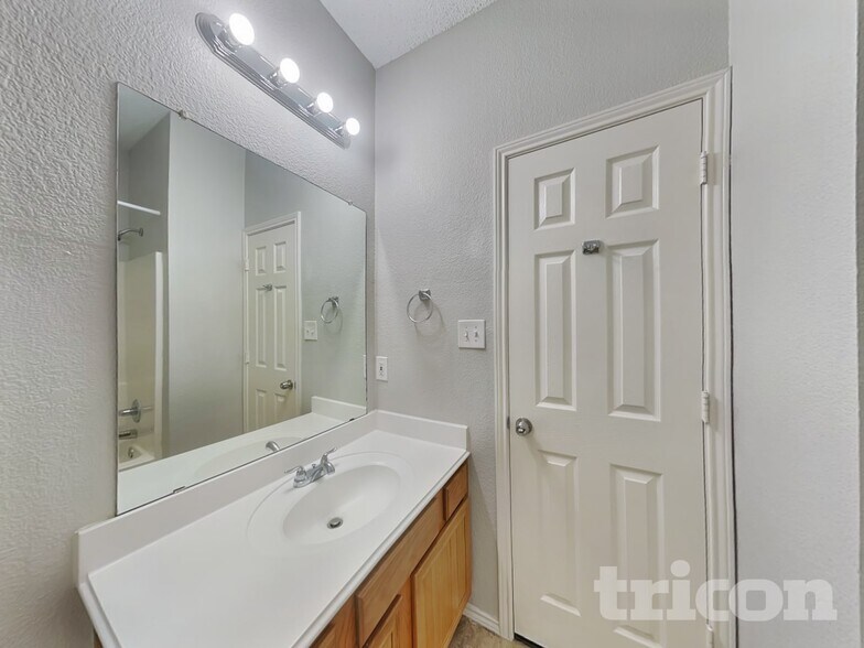 Building Photo - 6313 Downeast Dr
