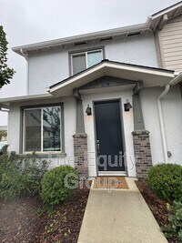 Building Photo - 410 S Summit St