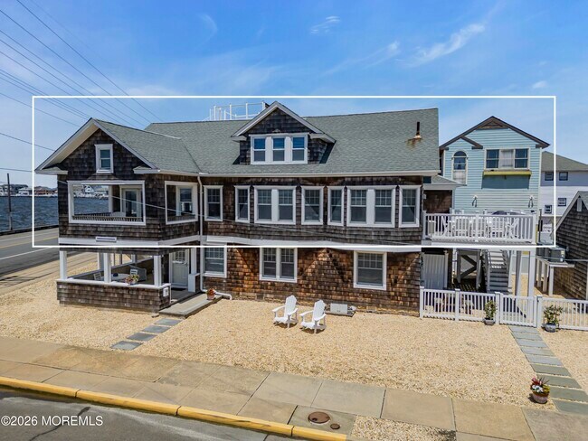 Building Photo - 600 N Bayview Ave