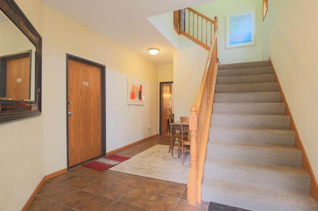 Entry - 3514 Grand Ave S