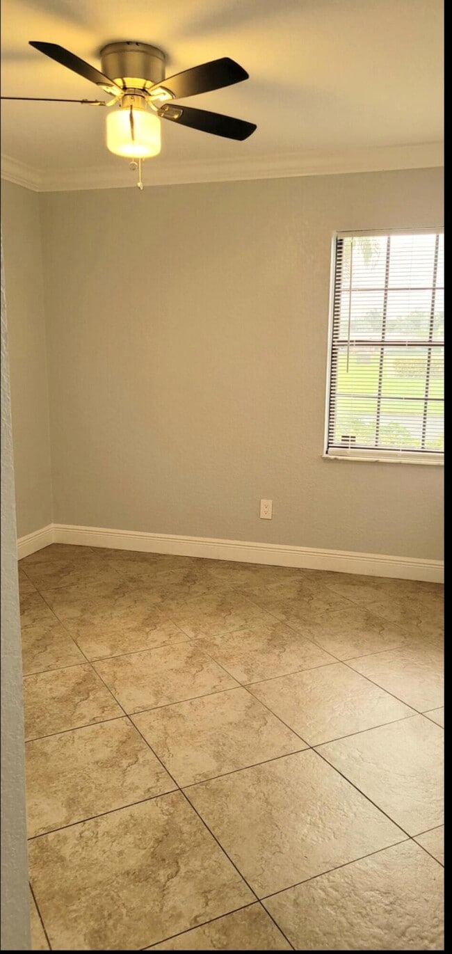 Building Photo - 750 SW Claudia Ave