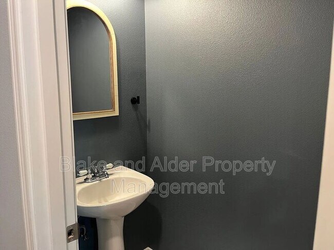 Building Photo - 3624 E Oak Grv St