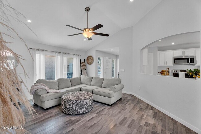 Building Photo - 1510 E Commerce Ave