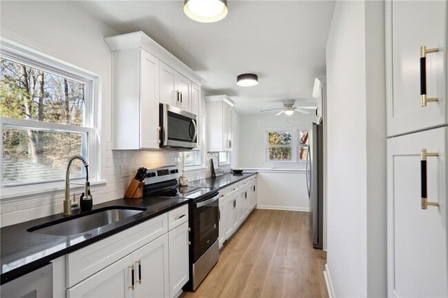 Building Photo - 1687 Porter Dr NW