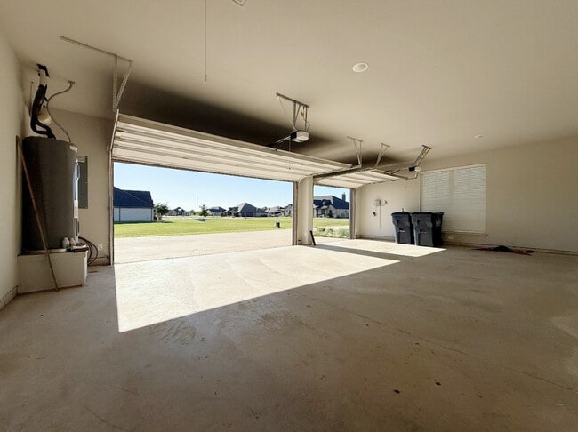 Building Photo - 104 Cottonwood Ct