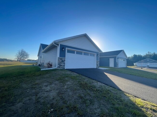 Building Photo - 995 Morning Star Ln