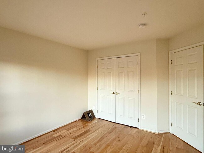 Building Photo - 819 Oak Knoll Terrace