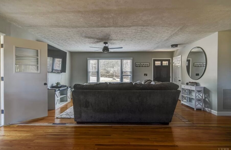 Building Photo - 246 Poor House Rd