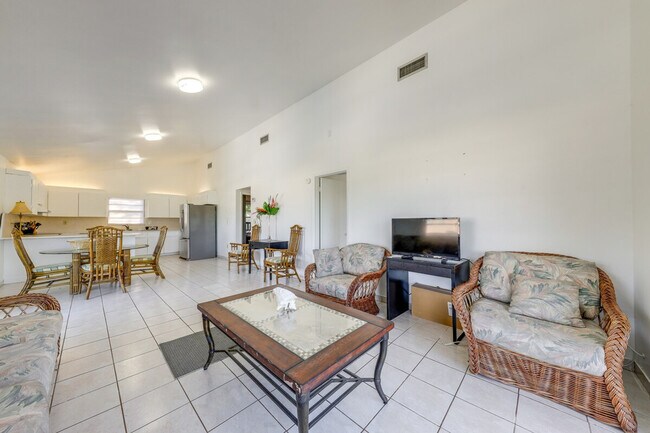 Building Photo - 115 Marina Ave